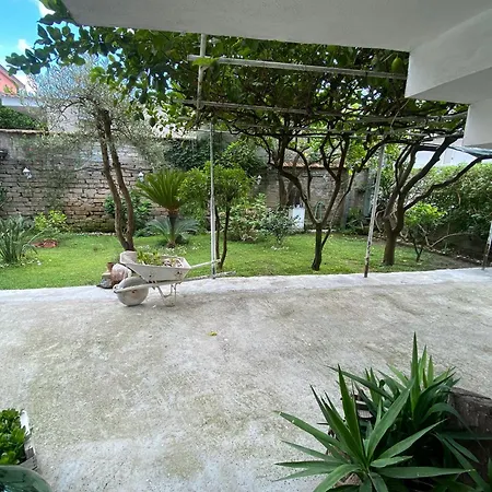 La Bouganville House *